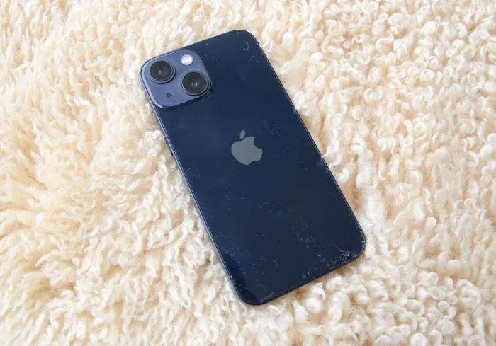 Самый доступный iPhone 13 очень круто снимает. Новый девайс уделал даже элитный Samsung Galaxy S20 Ultra