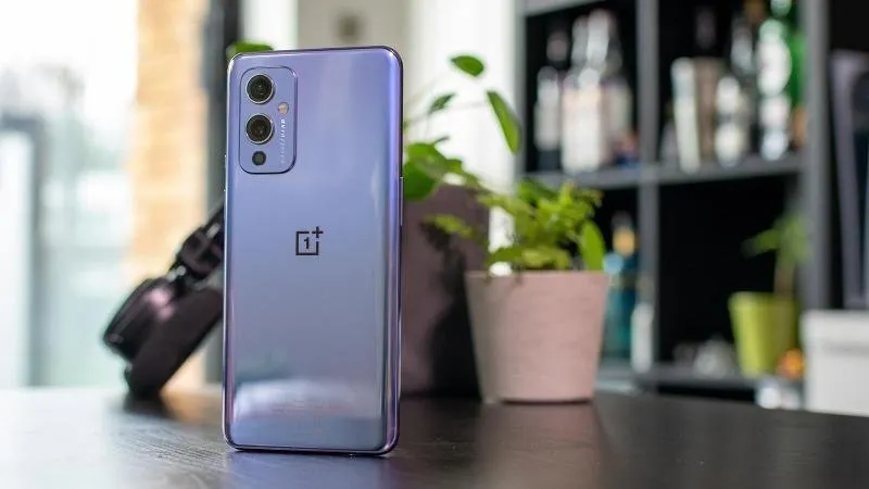 Свежий флагман OnePlus 9 сливают по очень выгодной цене. У него одна из лучших камер на рынке и топовое железо
