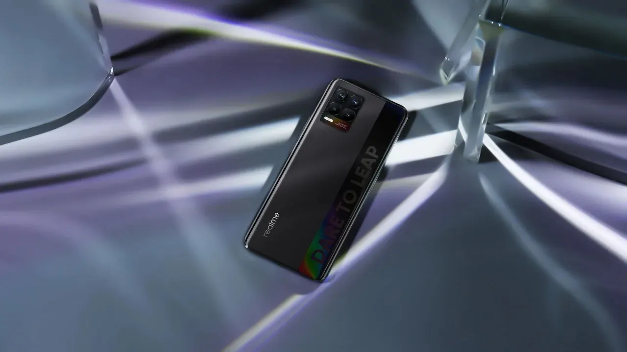 Realme 8 сильно подешевел на Али. Цена — лучшая в России