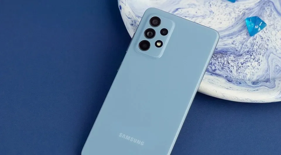 Крутой Samsung Galaxy сливают по лучшей цене в МТС. Это девайс с отличной камерой, огромным аккумулятором и влагозащитой