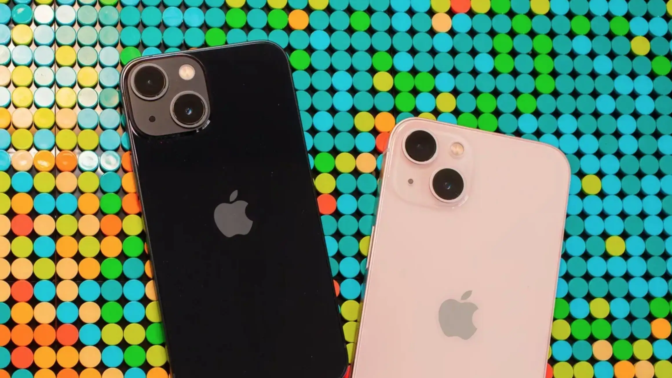 iPhone 12 mini подешевел на 20 тысяч. Купить старый девайс или взять 13 mini?