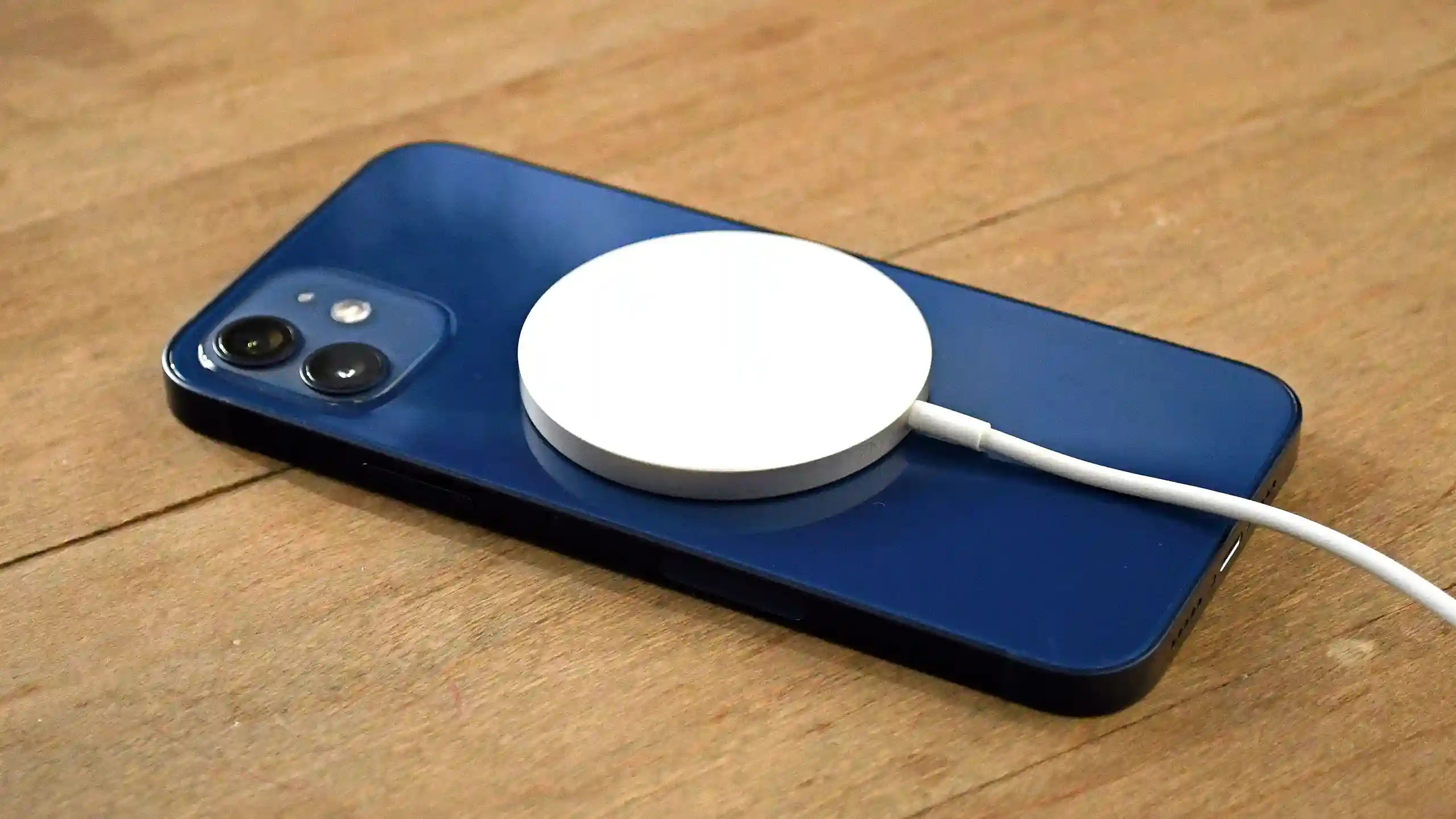 Какая емкость аккумулятора в iPhone 13? Есть все данные и сравнение с прошлым поколением