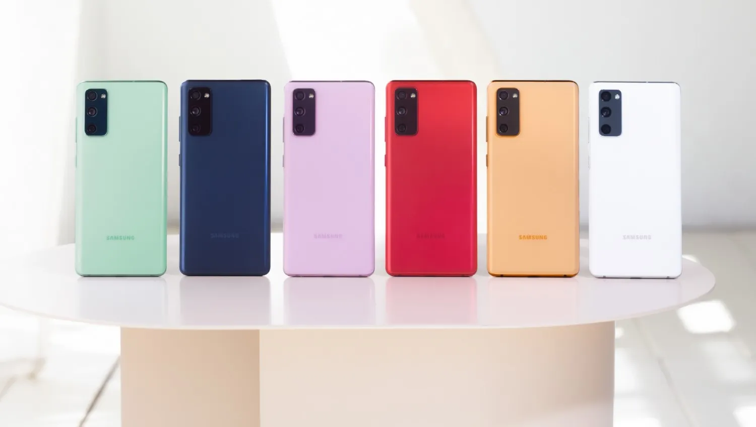 Лучшую версию Samsung Galaxy S20 FE сливают со скидосом. Самое время брать этот девайс
