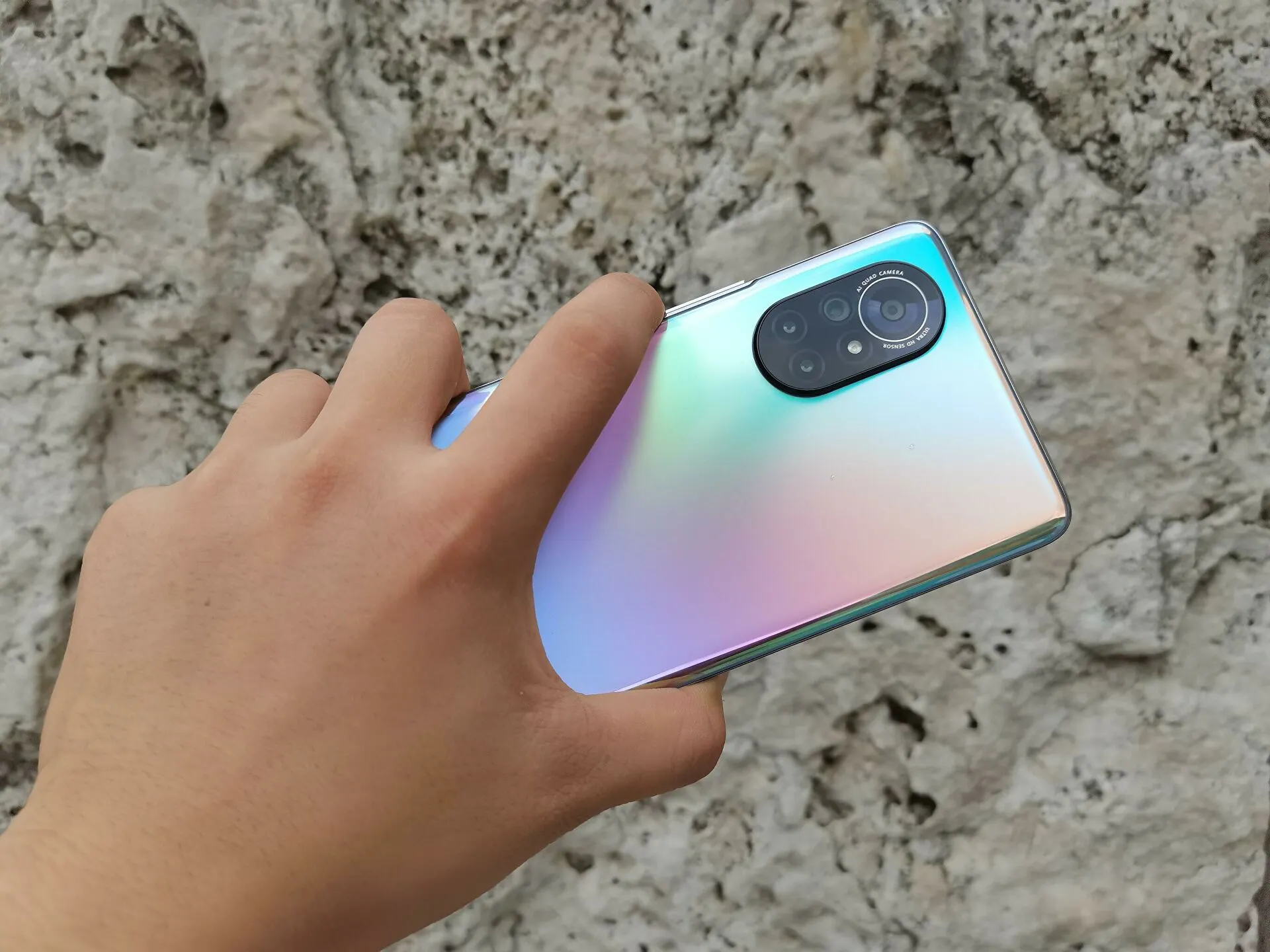 Отличный девайс Huawei доступен по лучшей цене на распродаже 11.11. У него 90-герцовый экран, мощный чипсет и реактивная зарядка