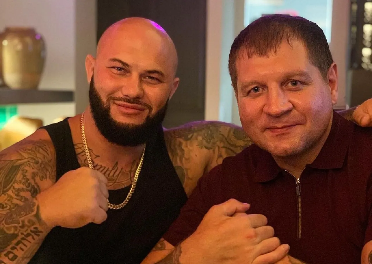 Джиган сказал, что бой с Александром Емельяненко опять перенесли. Причина – невероятно тупая