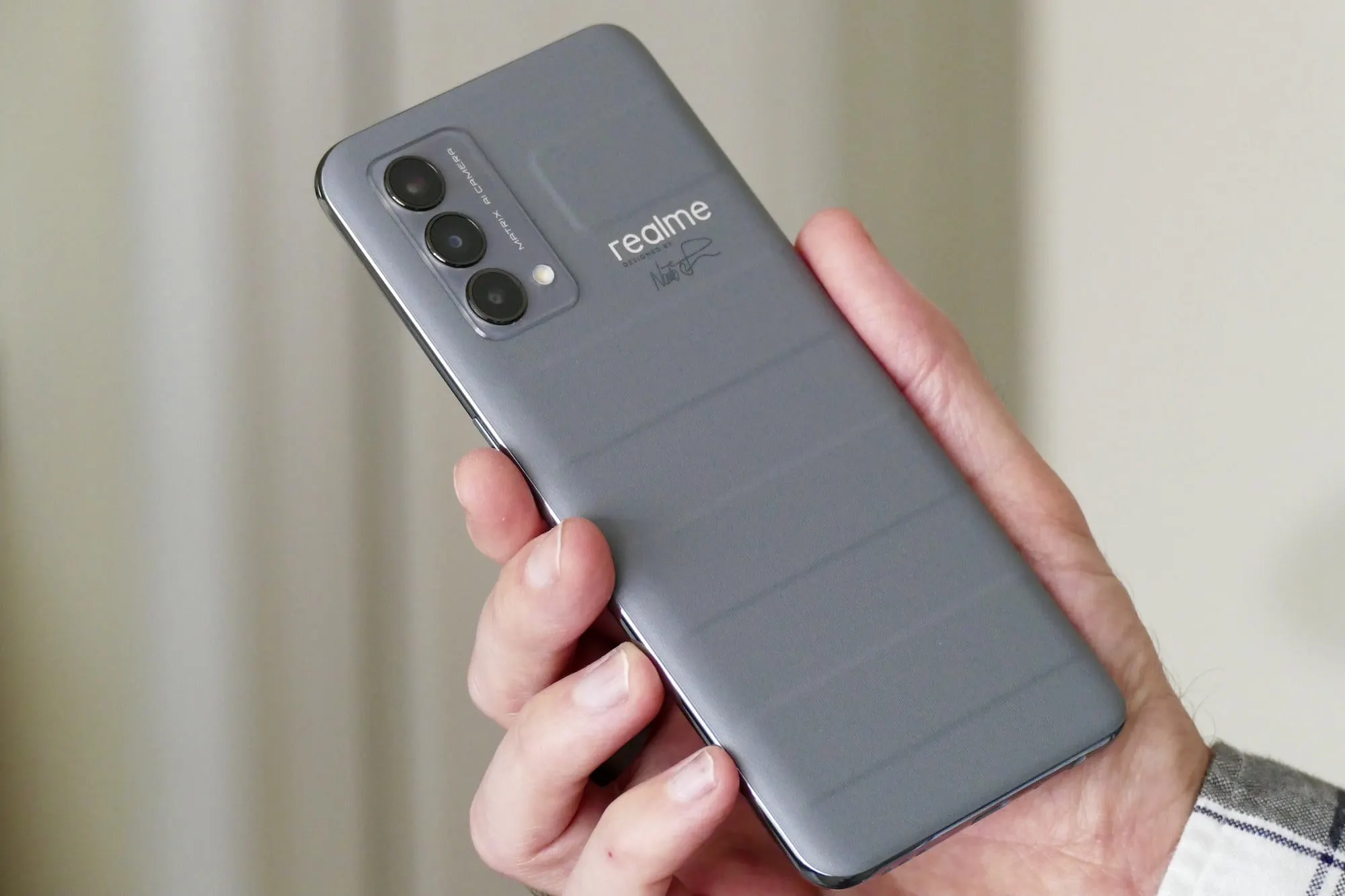 Realme GT Master Edition официально добрался до России. Сколько за него просят?