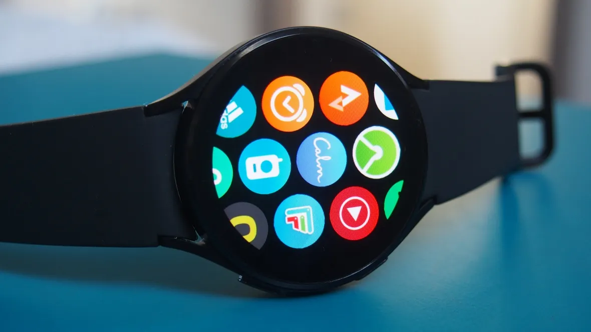 Samsung Galaxy Watch 4 упали в цене на распродаже 11.11. Это самый годный аналог Apple Watch