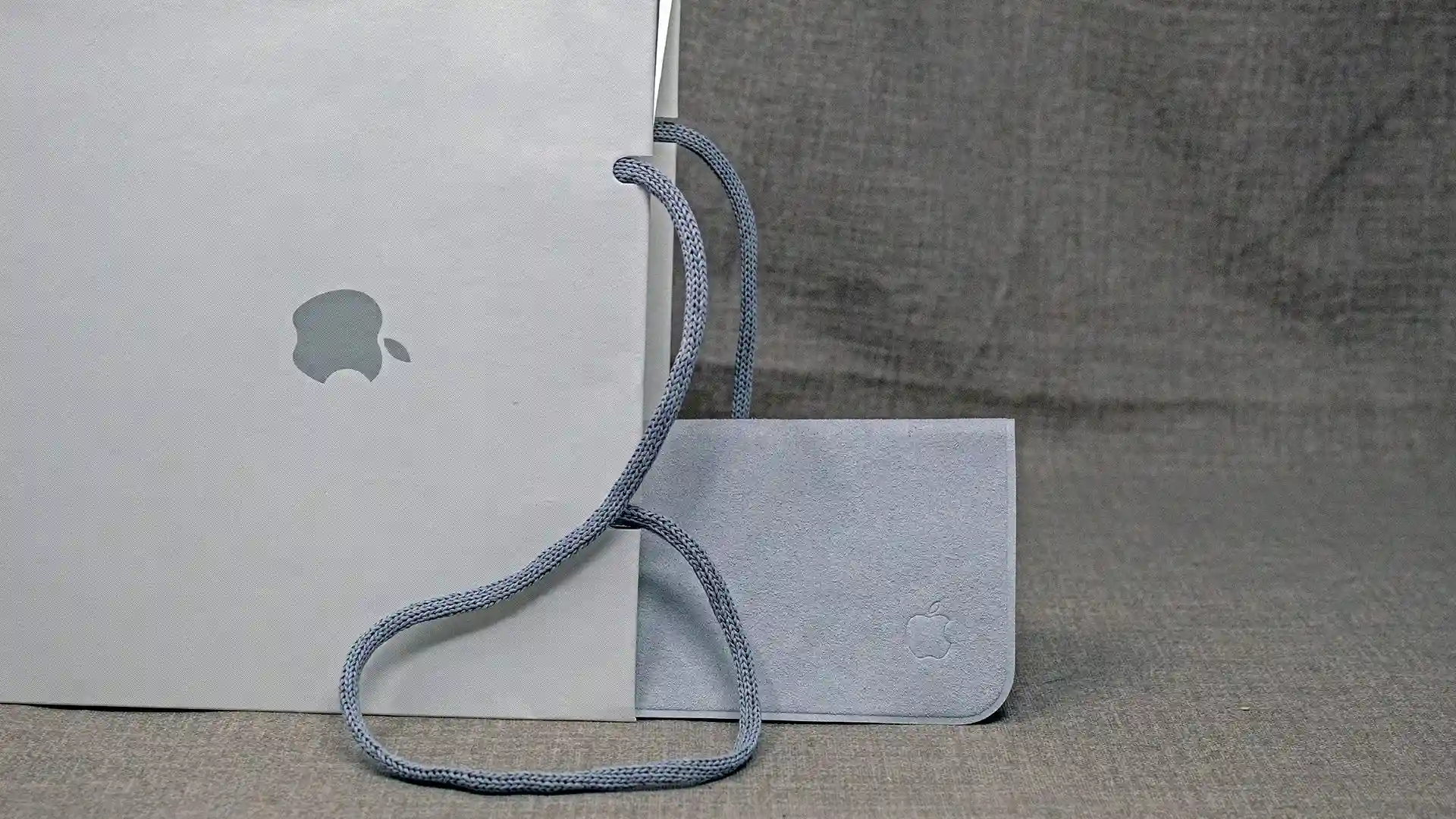 Помните салфетку Apple за 2000 рублей? В Китае ее уже продают гораздо дешевле – мы нашли варианты