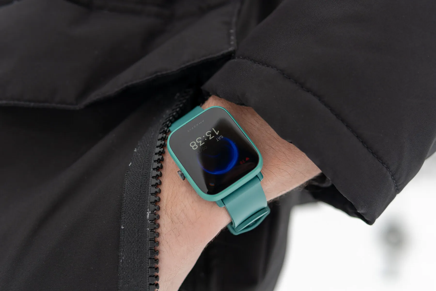 Amazfit Bip U упали в цене на распродаже 11.11. Это самые надежные смарт-часы бренда