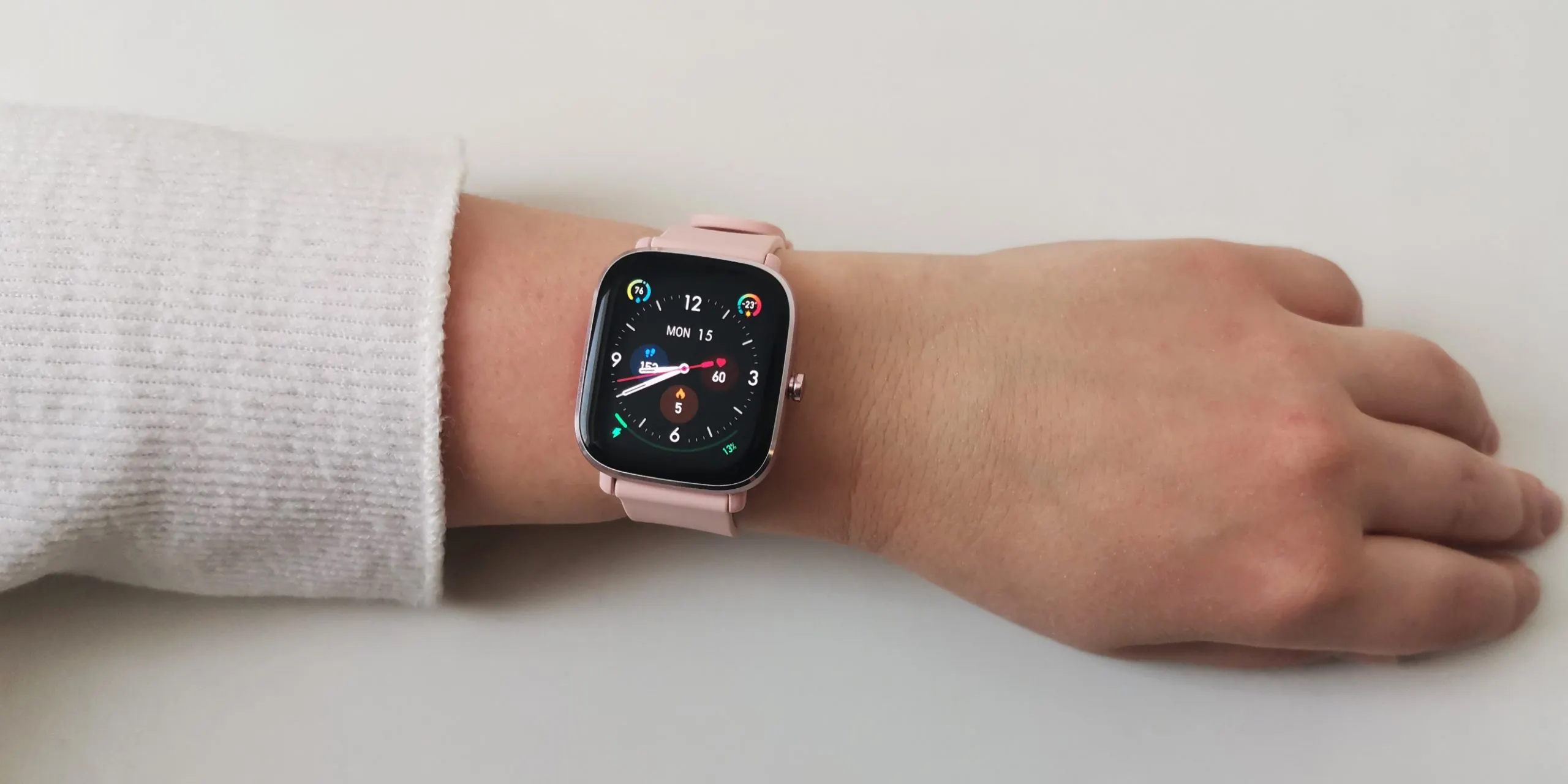 Берем Amazfit GTS 2 mini по самому адекватному прайсу. Часы с достойным набором функций и стильным дизайном рухнули в цене