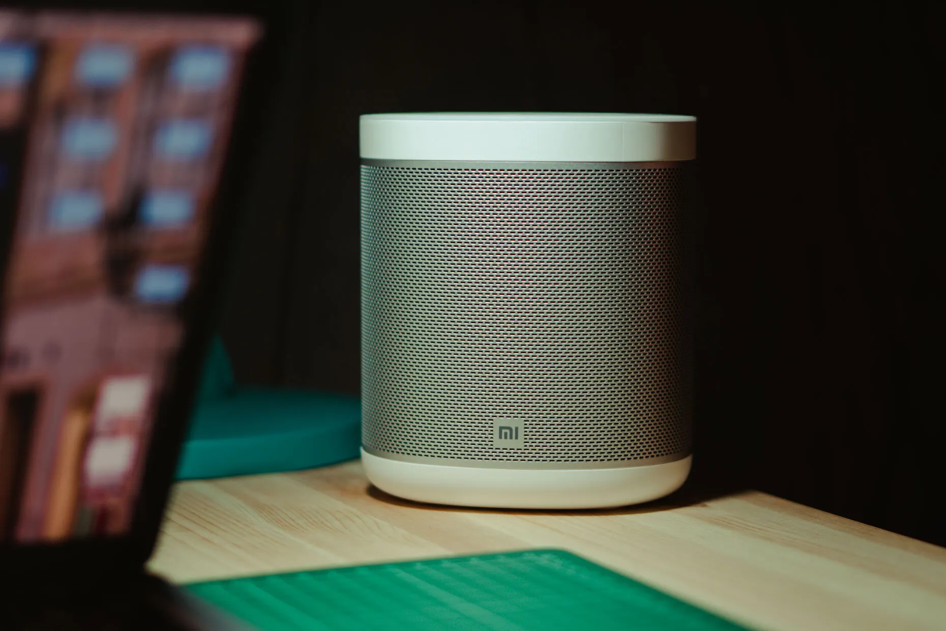 В Россию приехала первая умная колонка от Xiaomi. Что умеет Mi Smart Speaker?