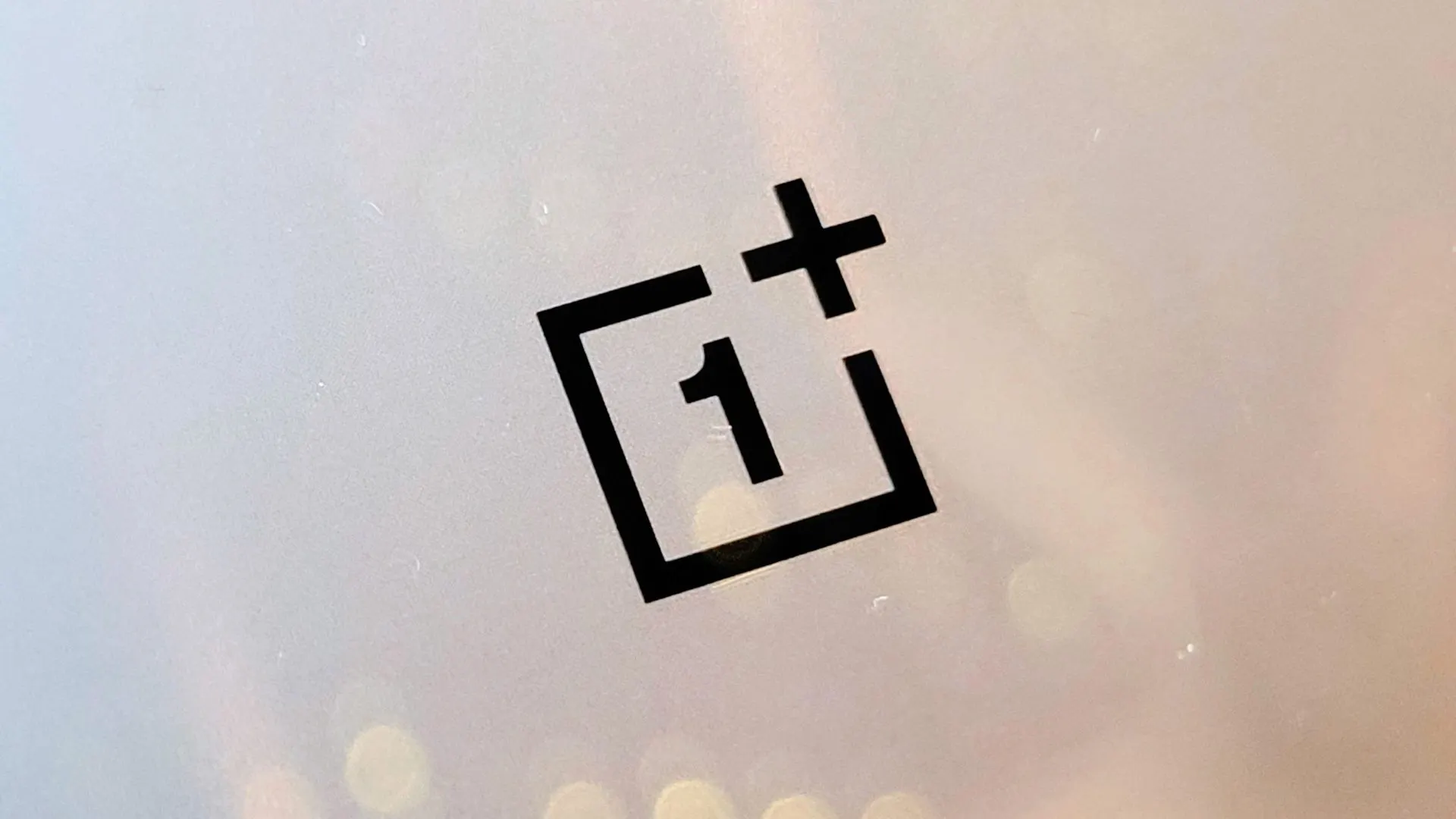 OnePlus 10 Pro получит рекордную зарядку. Какие еще характеристики флагмана известны?