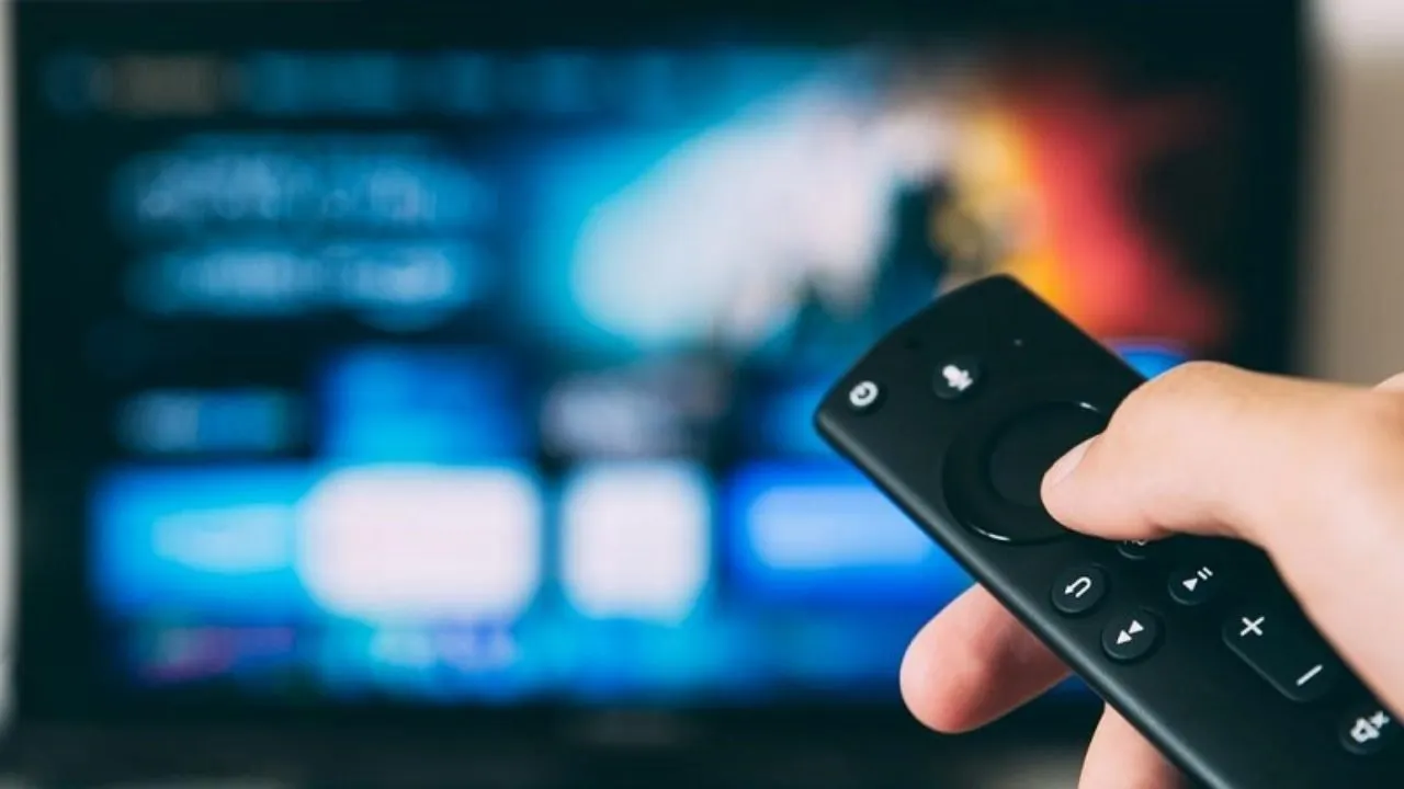 Xiaomi TV Stick отдают со скидкой на Tmall. Это лучший аксессуар для старых телевизоров