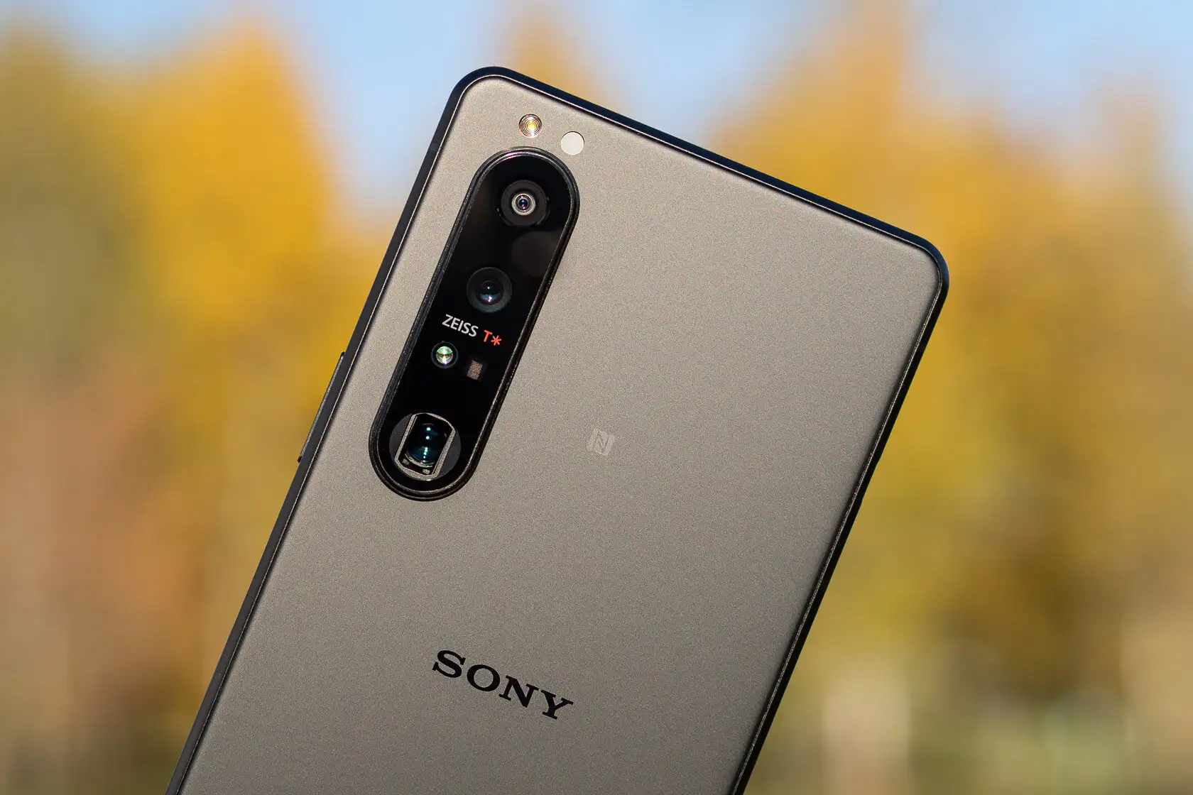 При покупке Sony Xperia 1 III дают подарок. Это выгодное предложение?
