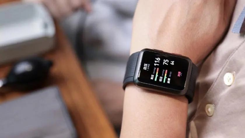 Huawei выпустила уникальные часы. Они следят за здоровьем даже лучше Apple Watch
