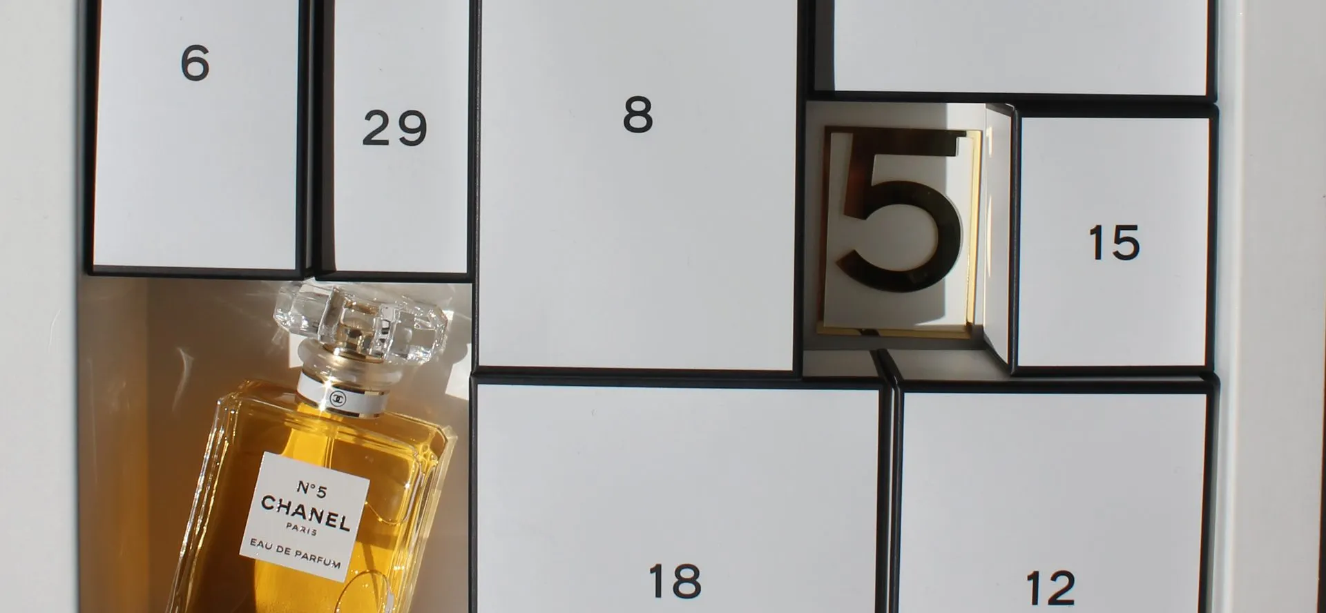 В сети высмеяли адвент-календарь от Chanel за 825 долларов. Что с ним не так?