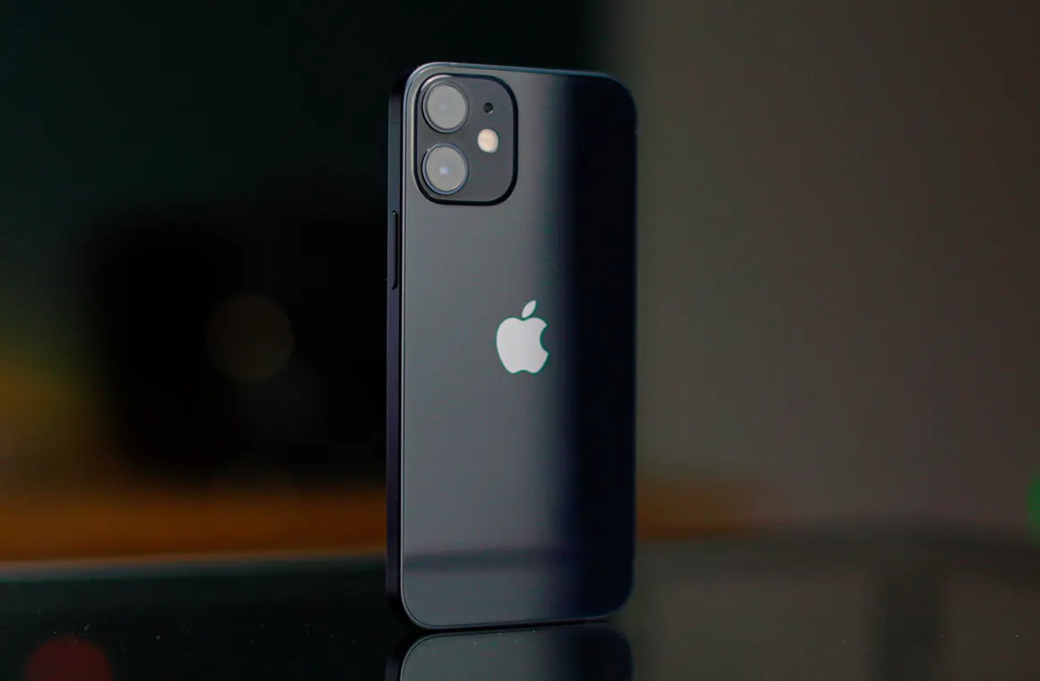 Стоит ли брать восстановленные iPhone в 2025 году? Модели прошлых лет отдают за копейки