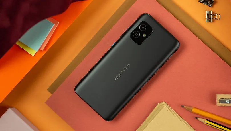 Asus Zenfone 8 отдают с жирным скидосом. Это самый компактный Android-флагман