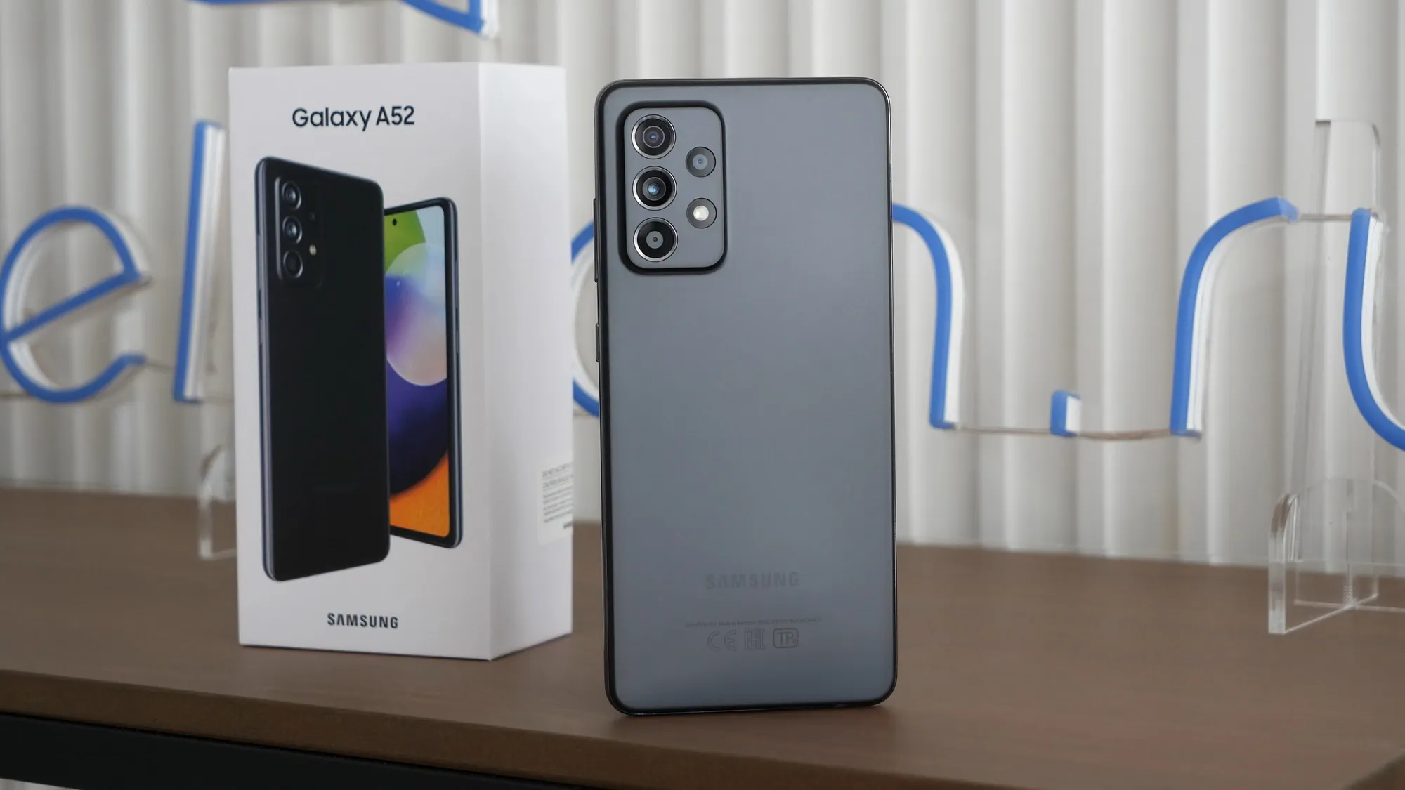 Samsung Galaxy A52 рекордно подешевел на AliExpress. Вариант с бесконечной памятью