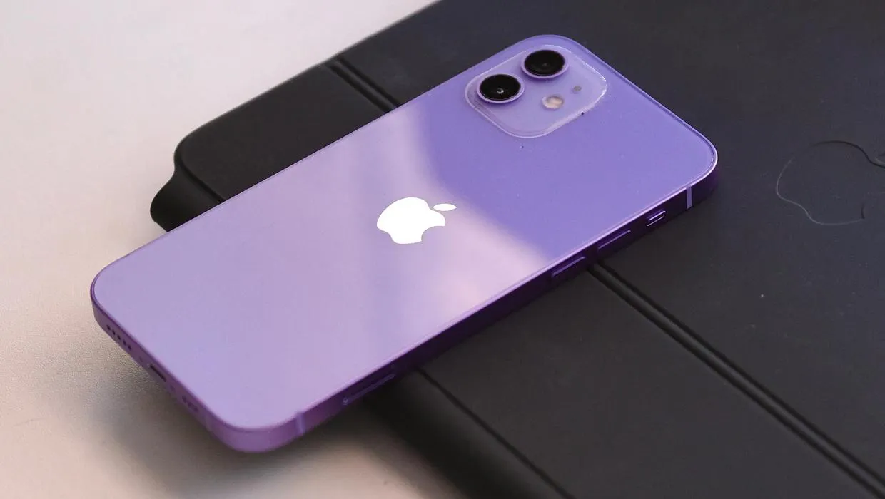 iPhone 12 сливают с жирной скидкой на Али. У него почти нет минусов за свои деньги