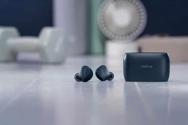 Это анти-AirPods. Обзор гарнитуры Jabra Elite 4 Active
