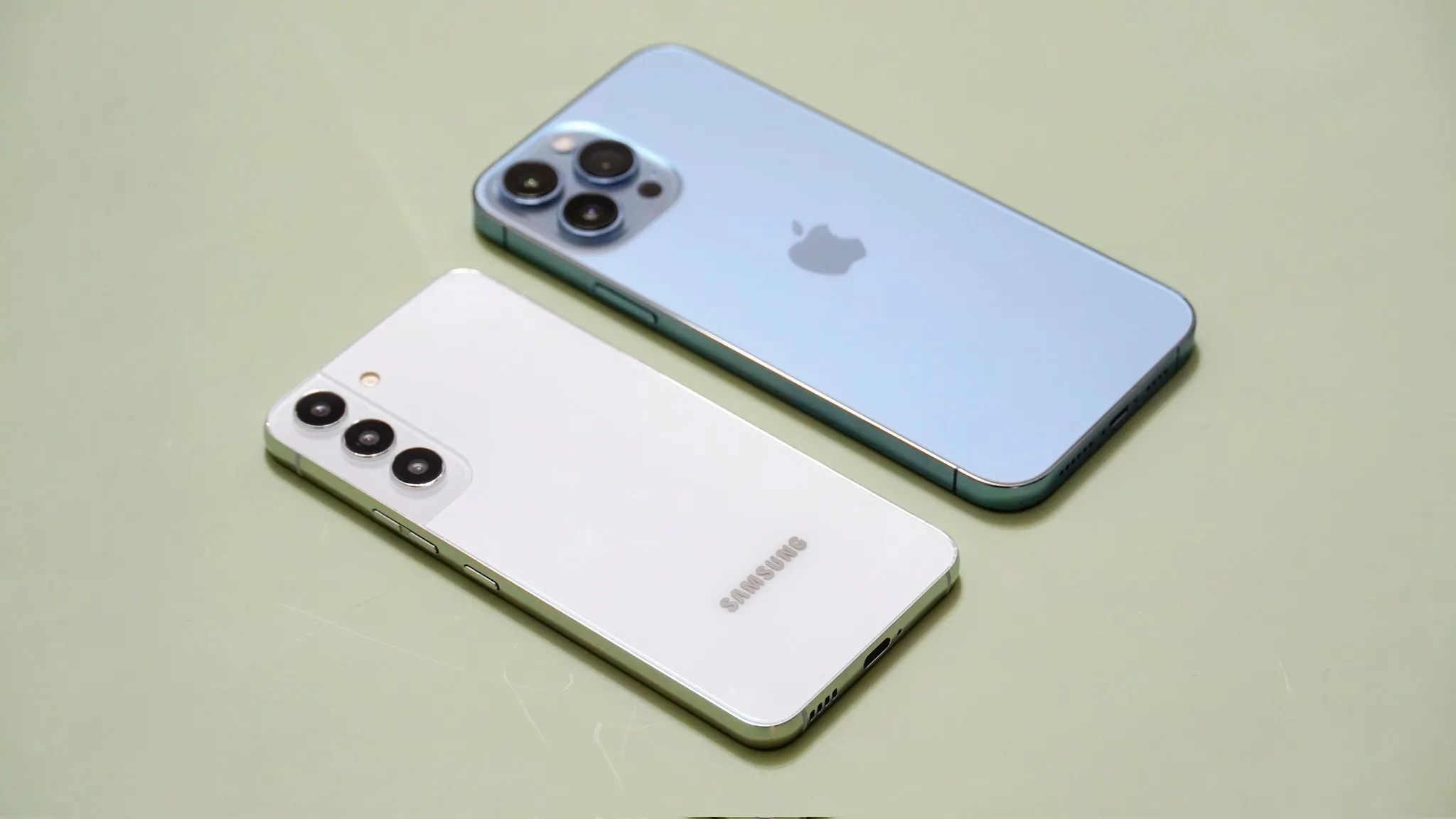 Раскрыта цена Samsung Galaxy S22. Его главный конкурент – Xiaomi 12