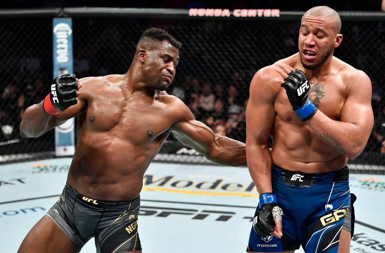 Кто выиграл главный бой 2022 года? Нганну подрался с Ганом и может покинуть UFC