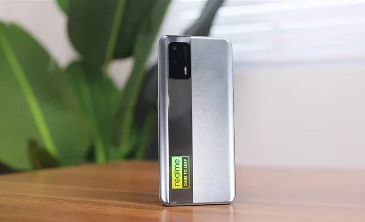 Realme GT Neo Flash Edition отдают за гроши на Али. Чем хорош этот середняк?