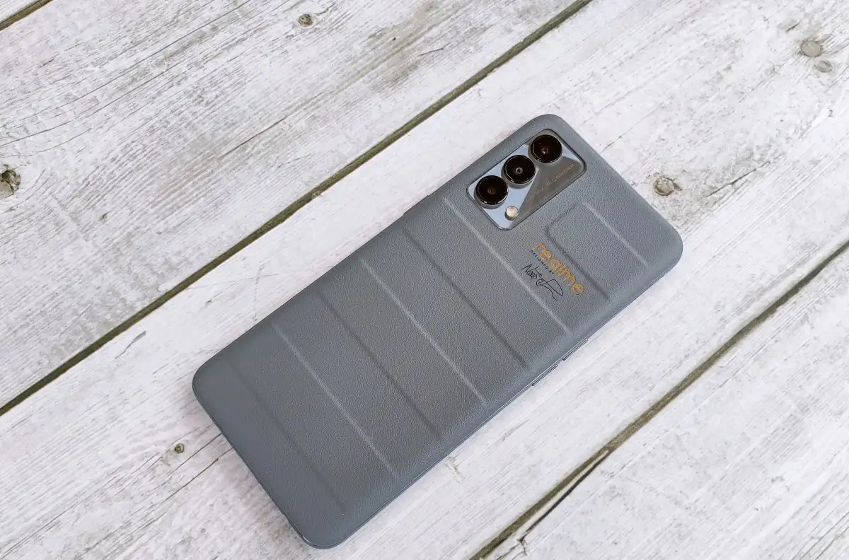 Люксовый Realme GT Master Edition вновь подешевел на Али. Чем хорош убийца флагманов?