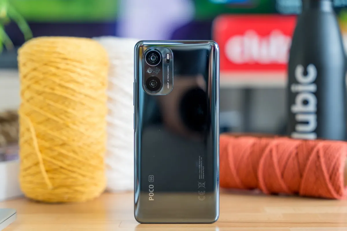 Народный флагман Xiaomi Poco F3 подешевел на Али. У него почти нет недостатков