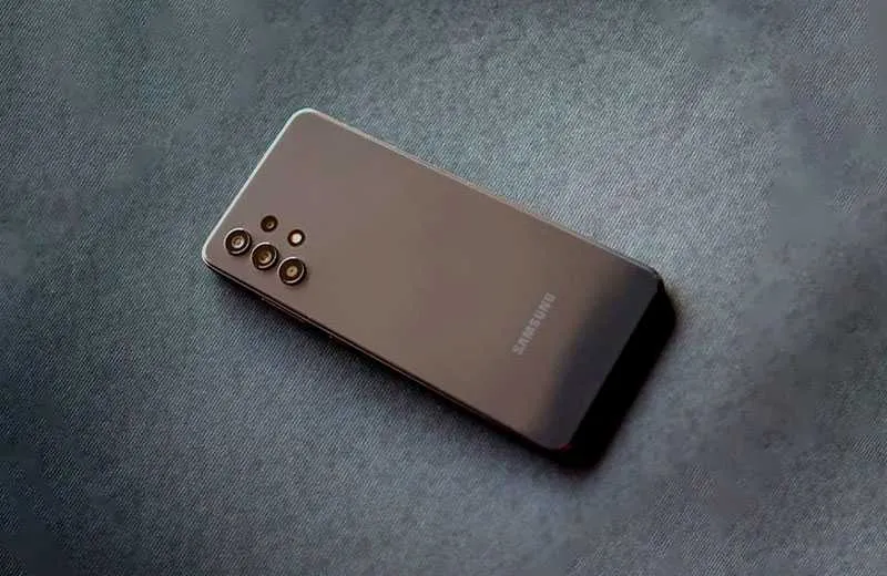 Samsung Galaxy A32 радикально подешевел. Это середняк с шикарным экраном и бешеной автономностью