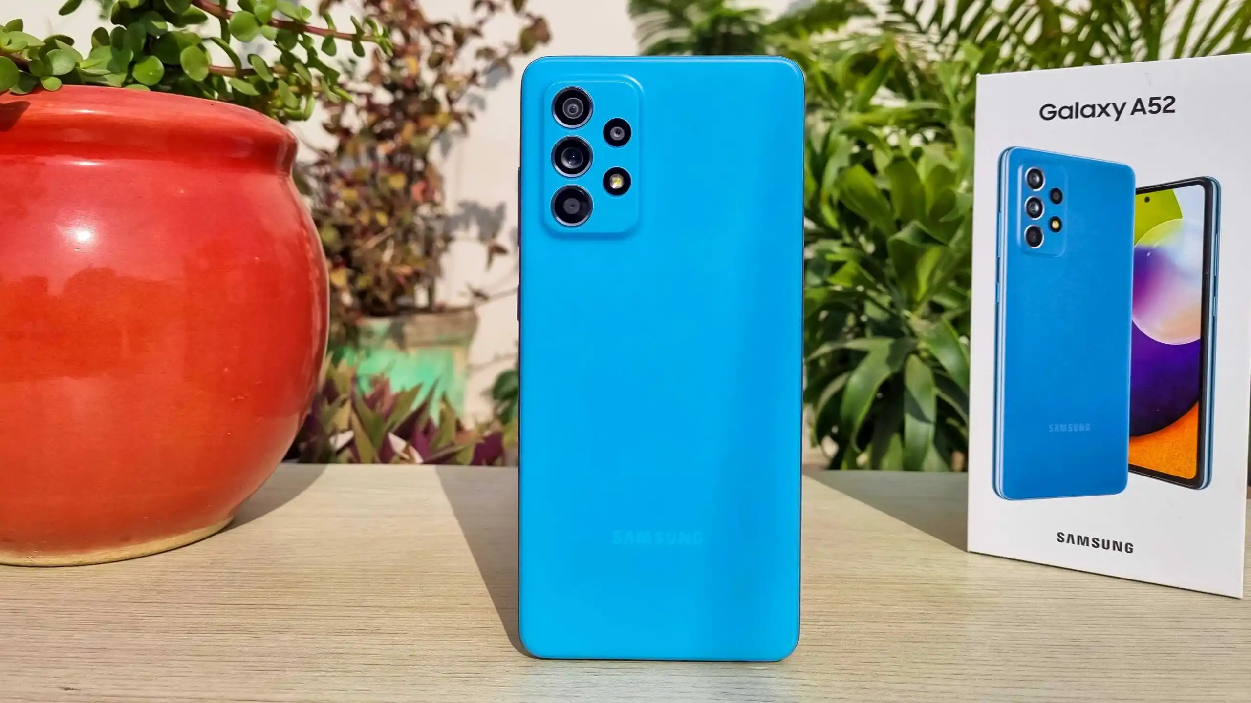 Samsung Galaxy A52 сливают за смешные деньги. Это главный хит бренда