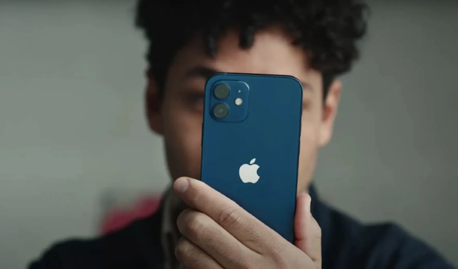 iPhone научился распознавать людей в маске. Как включить эту функцию?