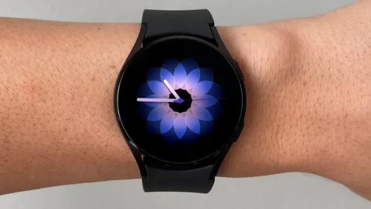 Samsung Galaxy Watch4 отдают по минимальной цене на Али. Это самые выгодные смарт-часы бренда
