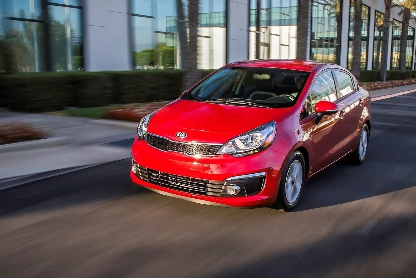 Назван самый популярный автомобиль в России. Kia Rio в топе, но Китай растет