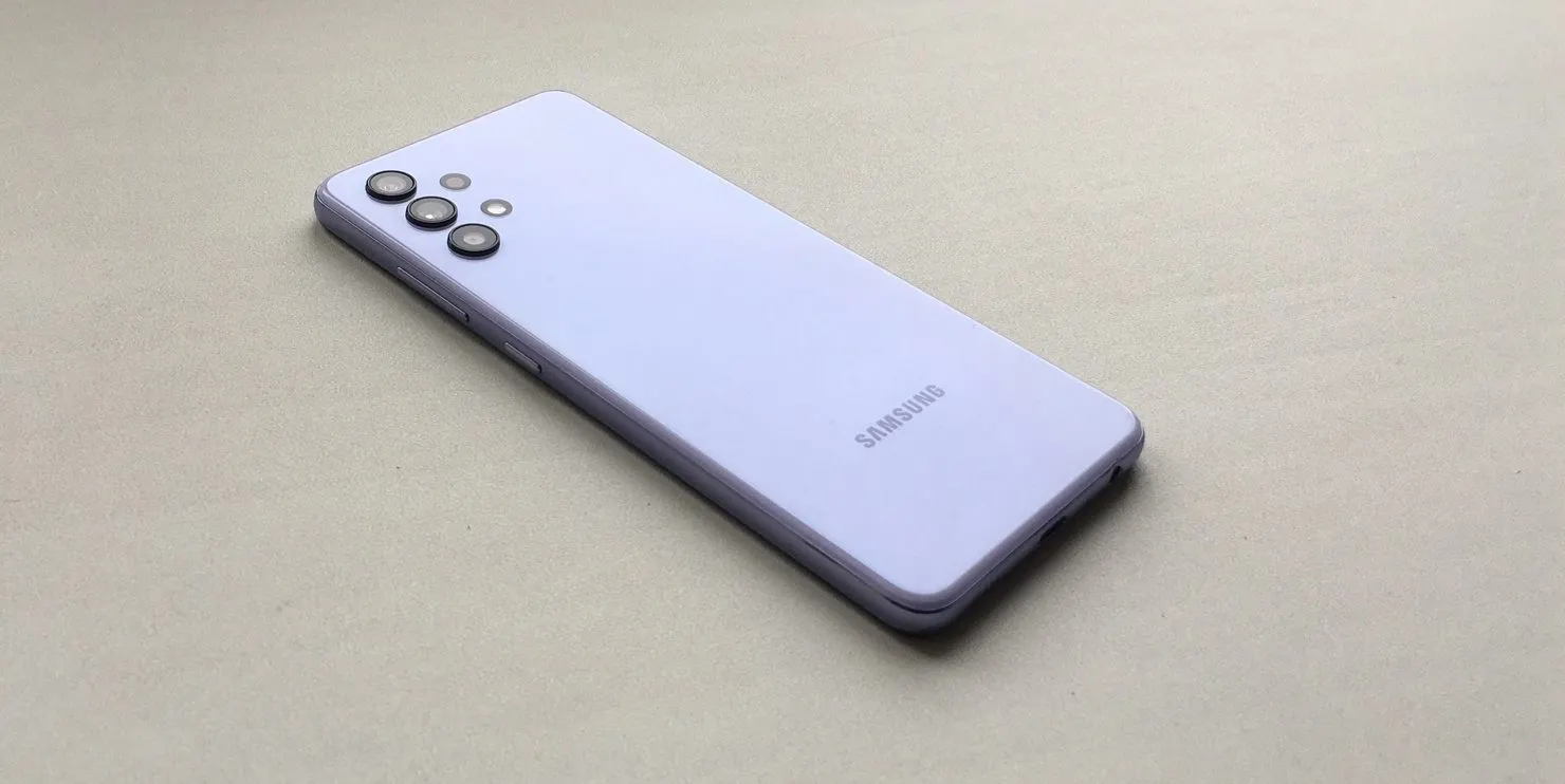 Этот Samsung Galaxy феерически выгодный. Хватайте девайс с OLED-экраном, топовой камерой и NFC