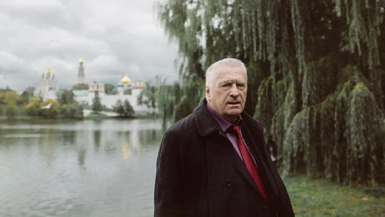 Владимир Жириновский уже неделю лежит в больнице. Что известно о состоянии политика?