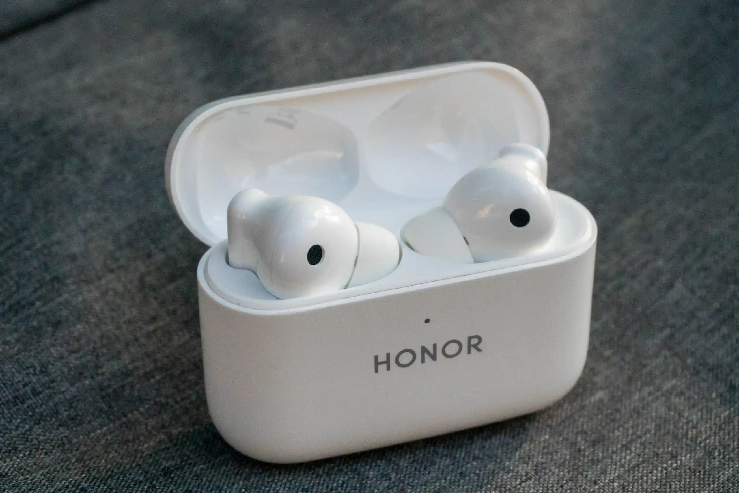 От Honor Earbuds 2 Lite избавляются на Tmall. Они умеют все тоже, что и AirPods Pro