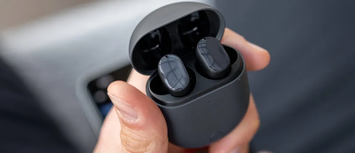 Топовые беспроводные наушники Xiaomi упали в цене. Скорее забирайте
