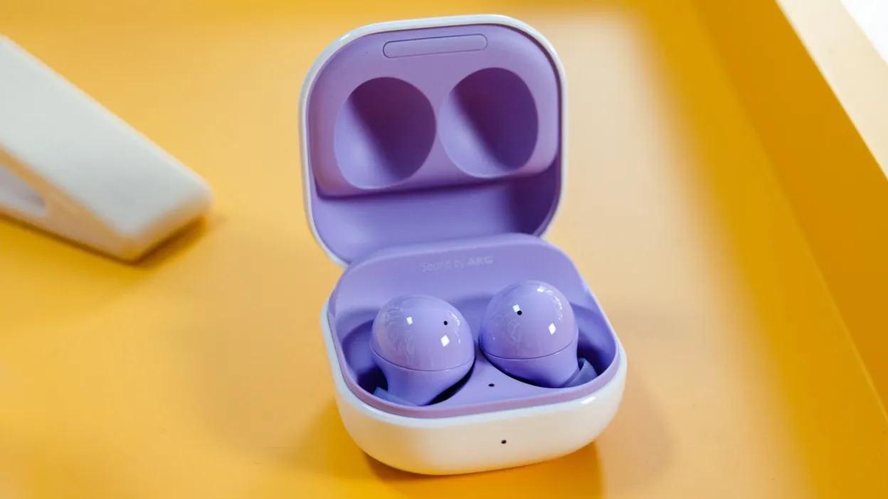 Недооцененные TWS-наушники Samsung сливают за гроши на Tmall. Они ничем не хуже AirPods Pro