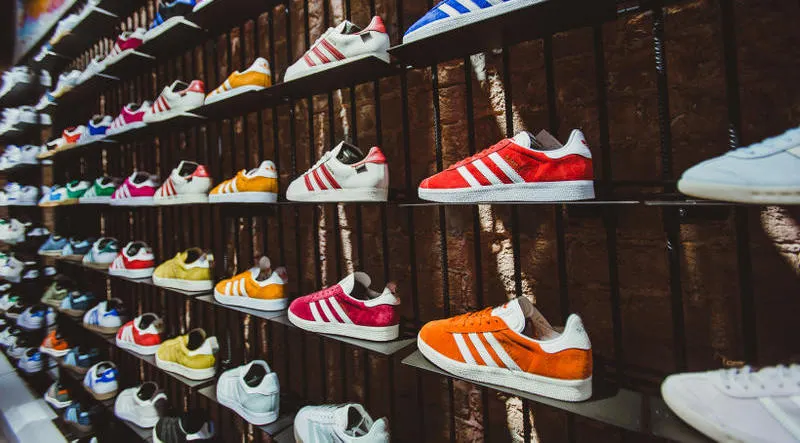 Кроссовки от adidas подешевели на AliExpress. Топовые товары по низкой цене