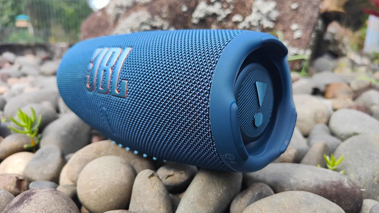 Забираем лучшую колонку JBL за копейки. У нее мощный звук и бешеная автономность