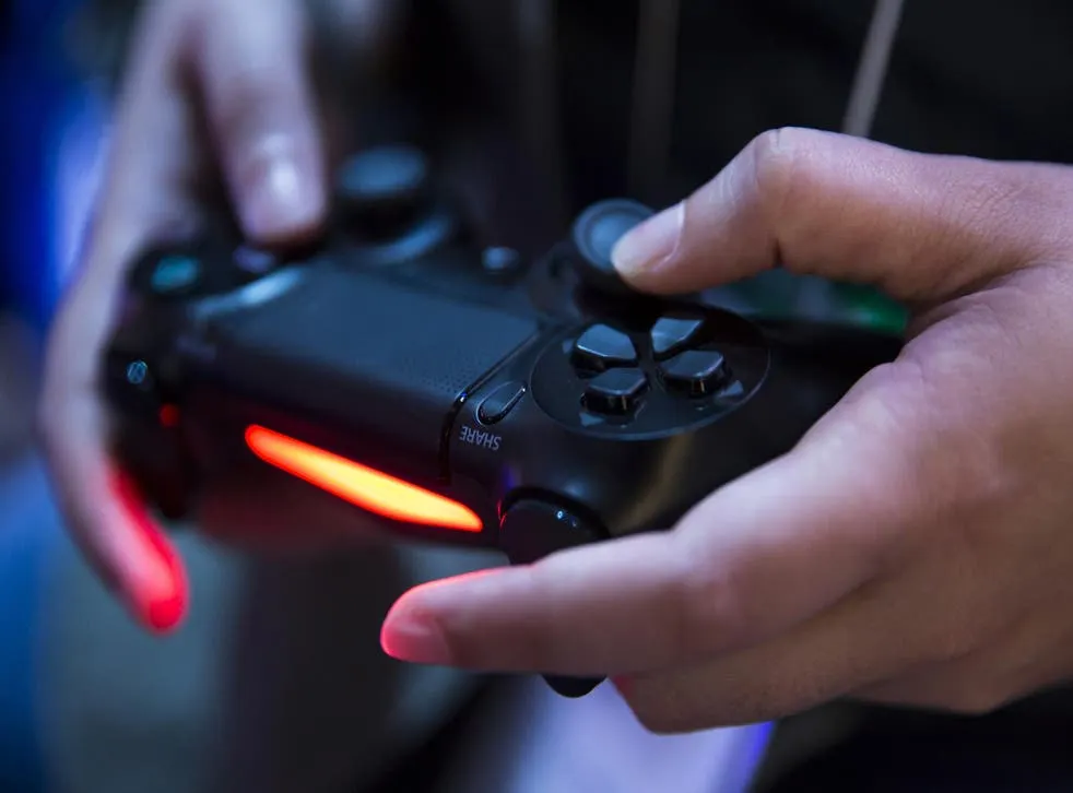 Девушка высмеяла парней, мечтающих о Sony PlayStation 5. Леди считает, что геймеры – душевнобольные