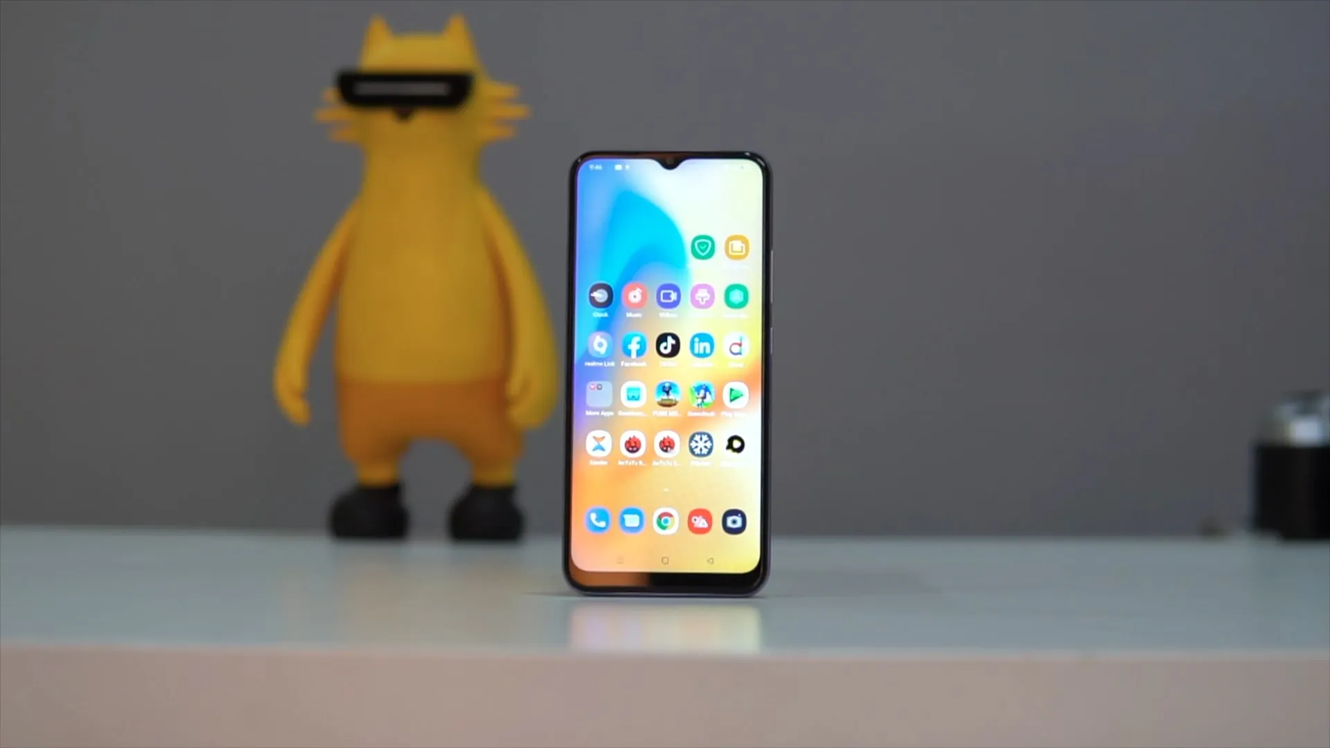Берем Realme C25S по минимальной цене. Это бюджетник с монструозной автономностью