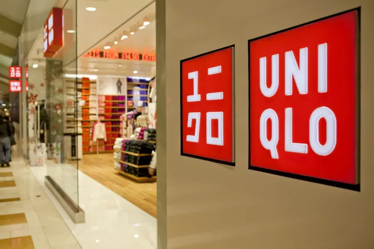«Одежда – это жизненная необходимость». Бренд Uniqlo останется в России, несмотря на санкции