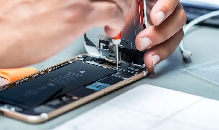 Apple ограничила работу сервисных центров в России. Что поменялось?