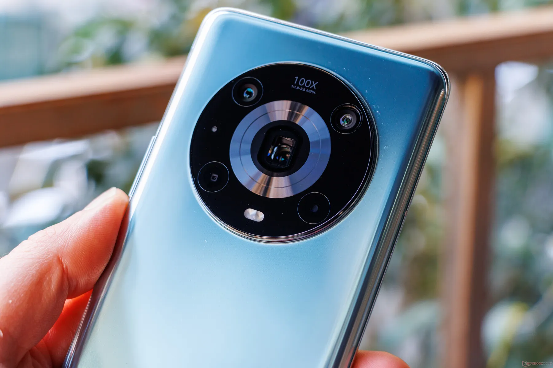 Новые флагманы Honor — лучшие камерофоны на рынке. У них есть реактивная зарядка, мощный чипсет и Google-сервисы
