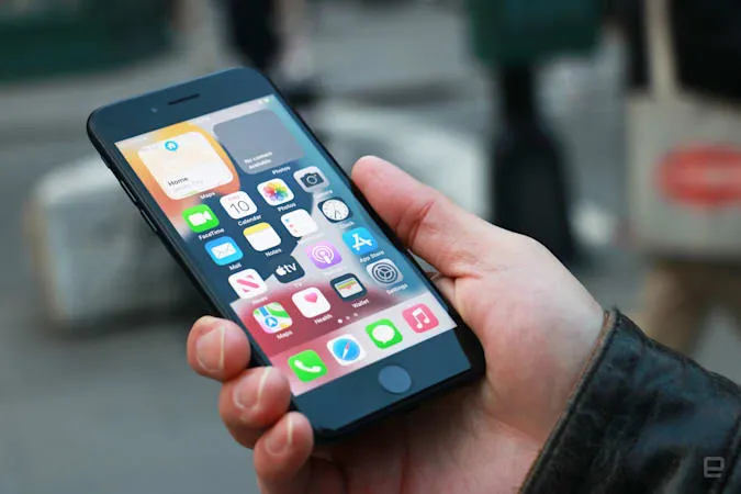 Главное из обзоров нового iPhone SE. Хороший телефон, но дизайн безнадежно устарел