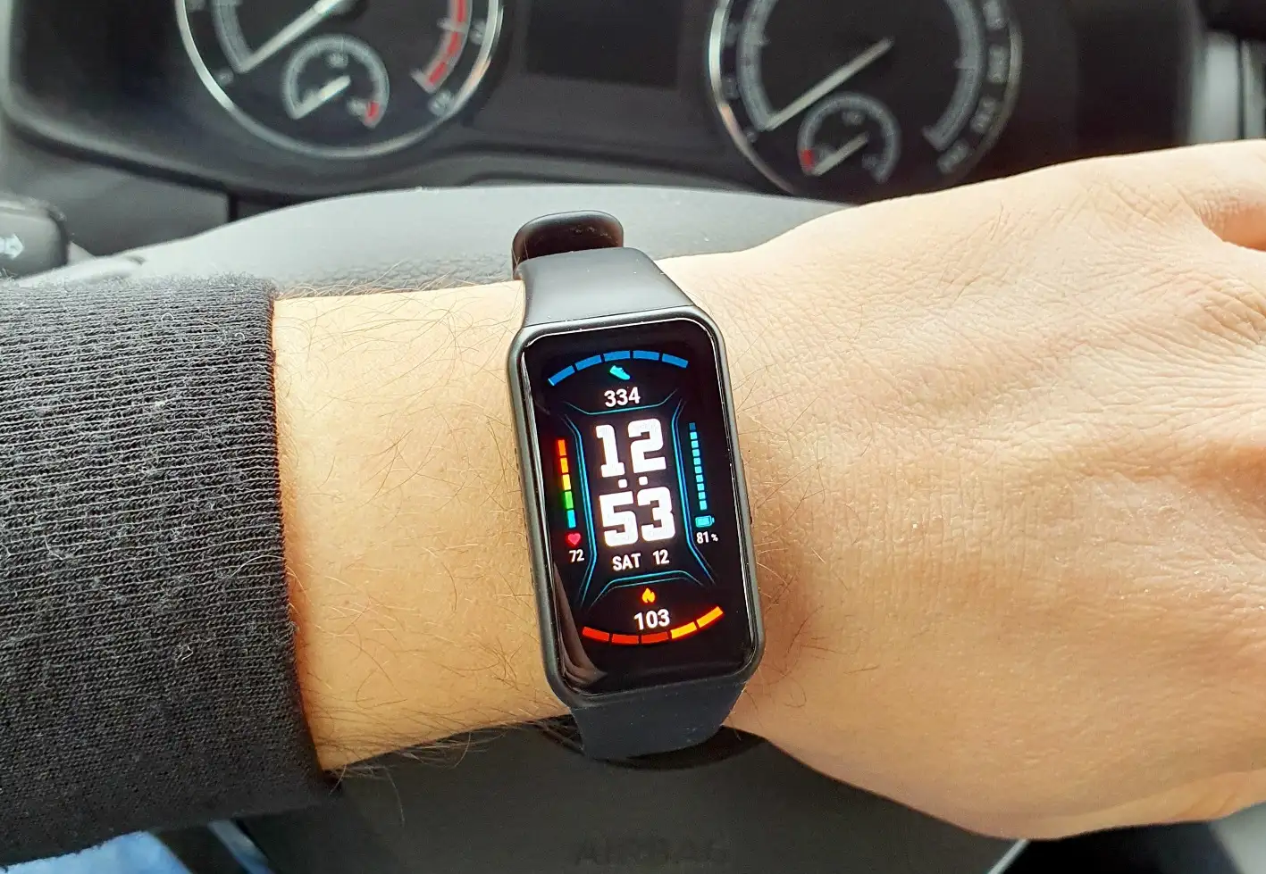 Honor Band 6 — лучший носимый гаджет бренда. Его еще можно урвать по оптимальной цене 