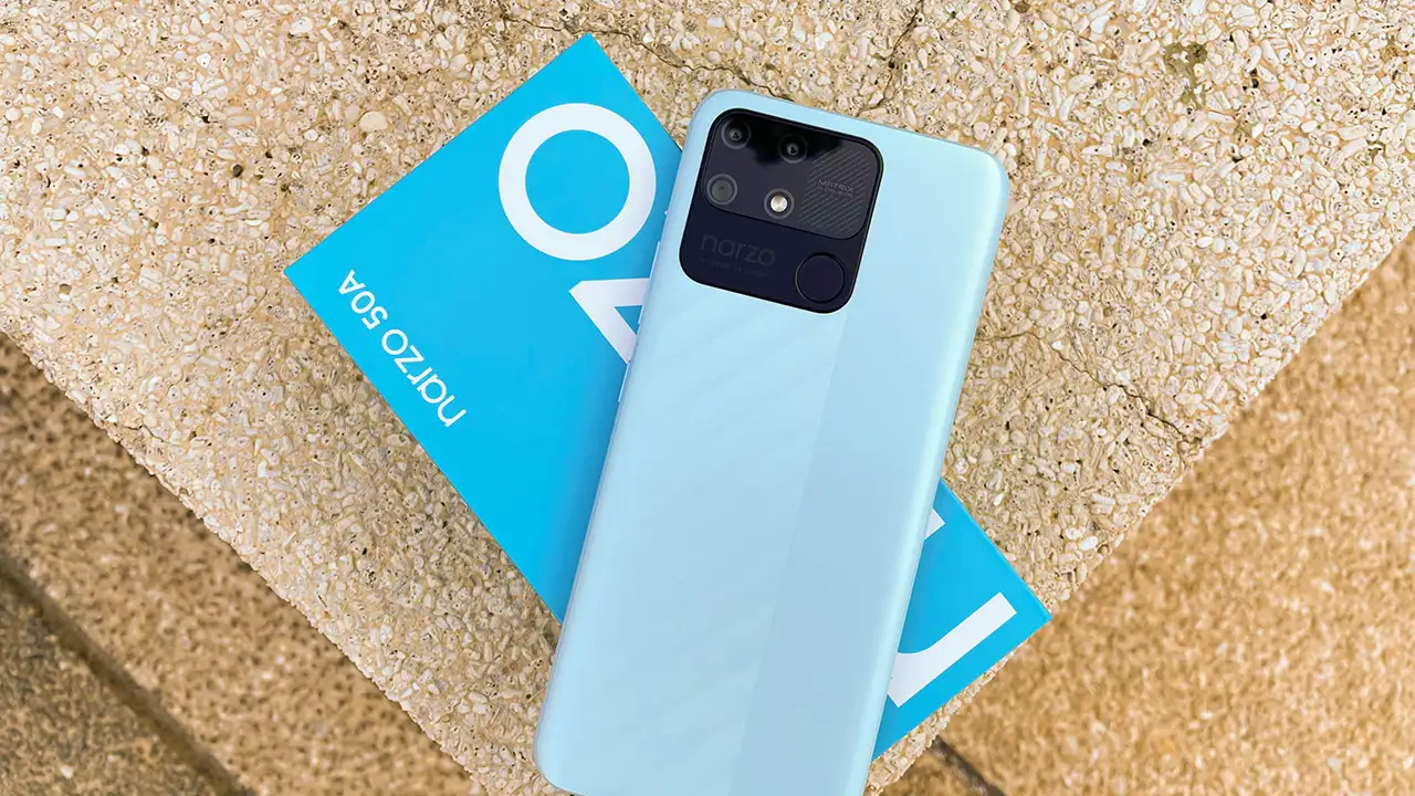 Хитовый бюджетник Realme отдают по вменяемой цене на Tmall. Это девайс с монструозной автономностью
